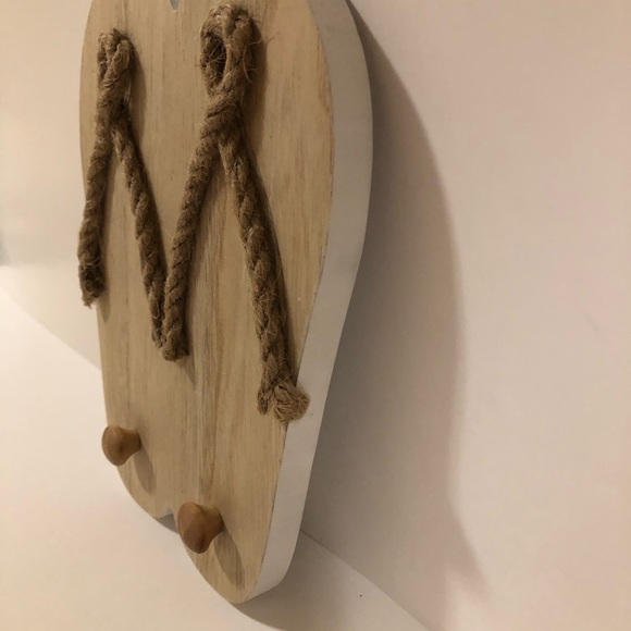 3/$20 Bouclair Wooden Flip Flops Wall Decor NWT - Picture 4 of 10